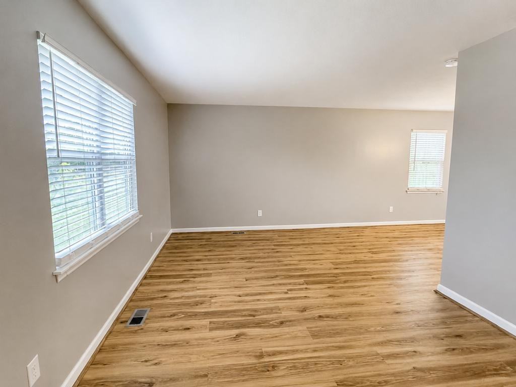 247 Brookside Ct - Photo 3 of 23