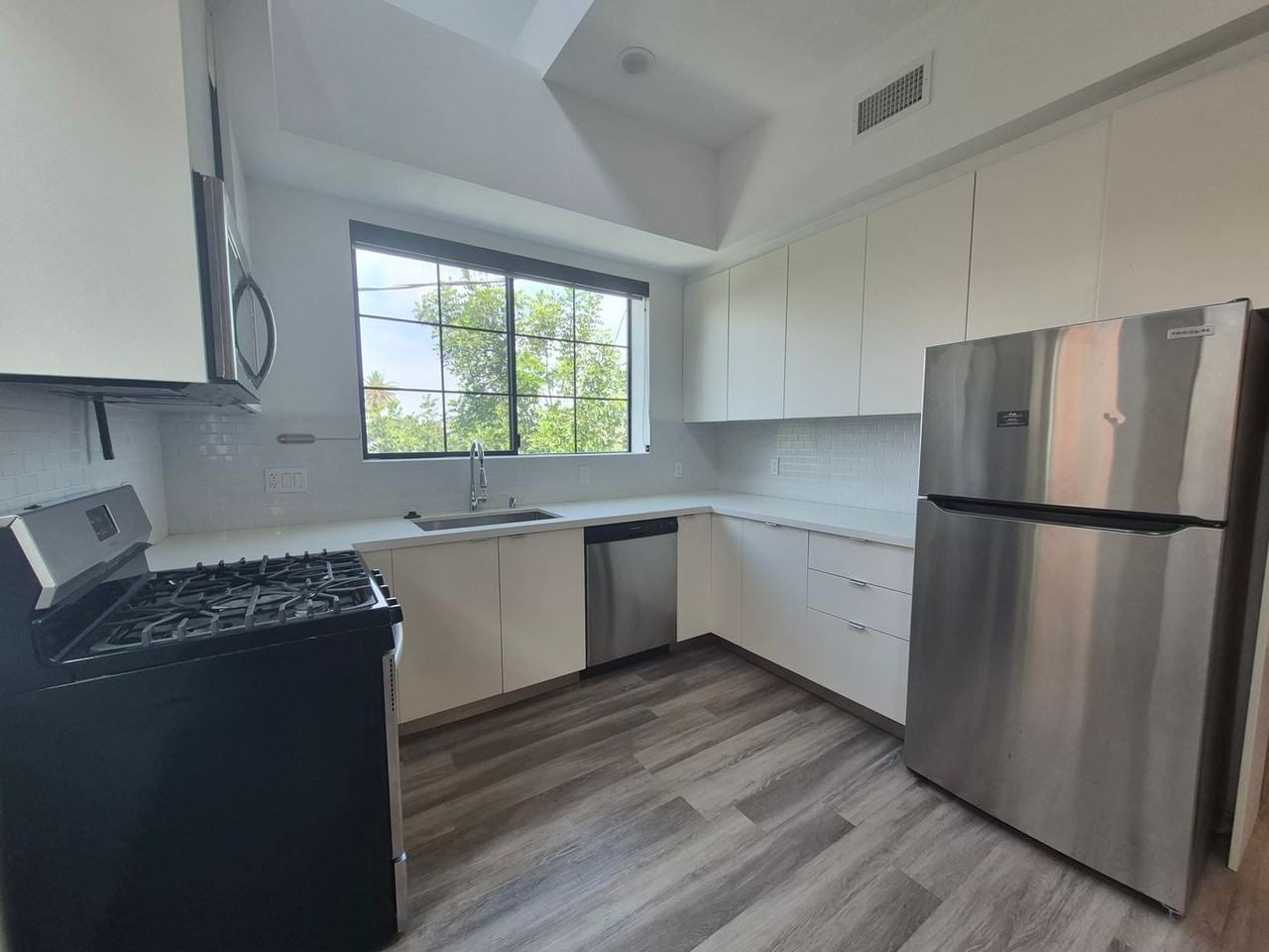161 S. NORMANDIE AVE - Photo 5 of 49