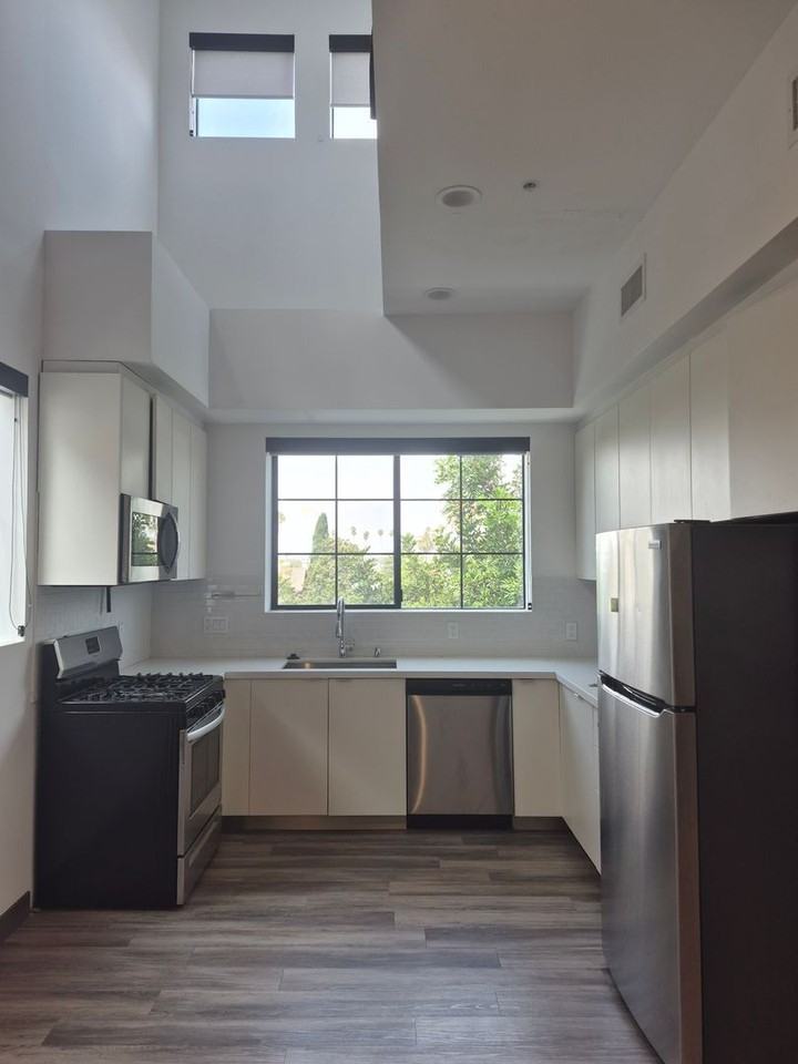 161 S. NORMANDIE AVE - Photo 6 of 49