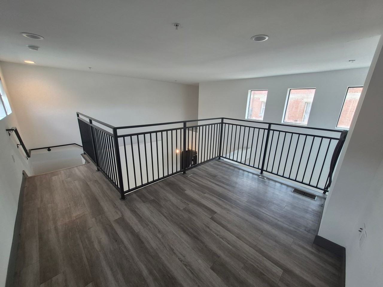 161 S. NORMANDIE AVE - Photo 7 of 49