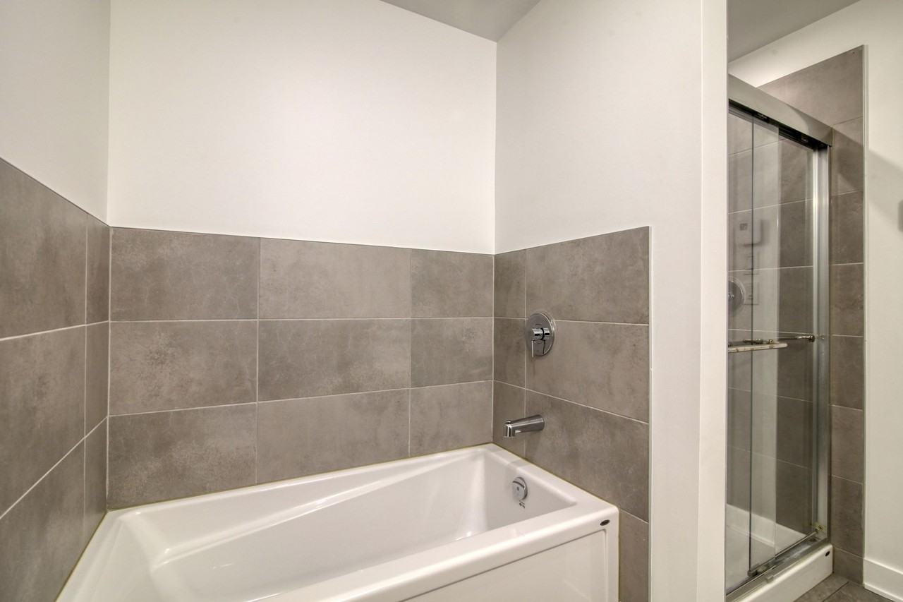 9675 Av Papineau — photo 3