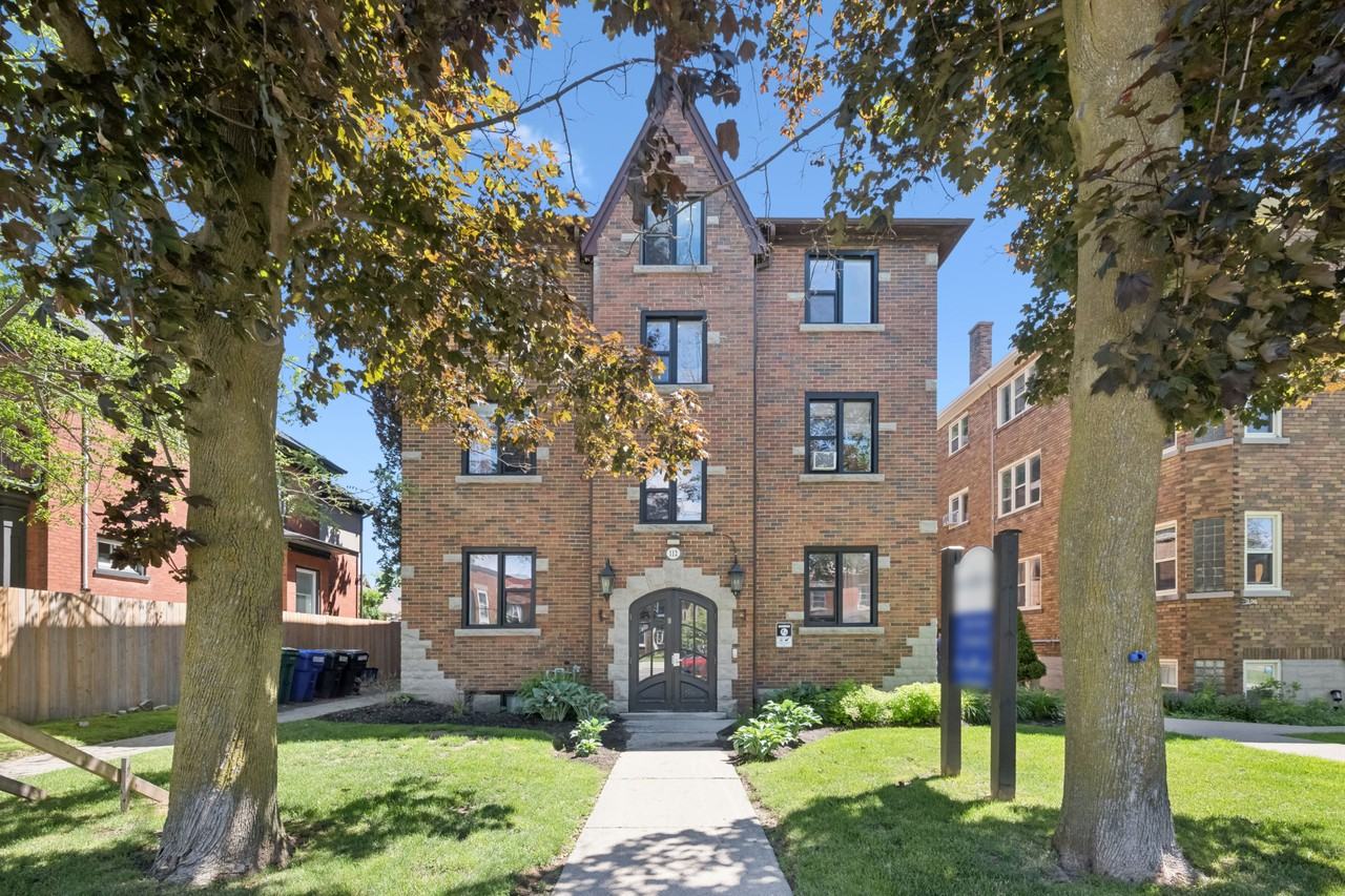 Brownstone 112 (Margaret Ave Apartments) - Photo 2 of 9