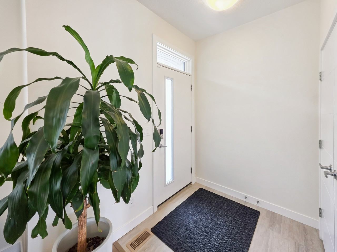 206 Sage Meadows Park NW, Calgary, AB - Photo 3 of 42