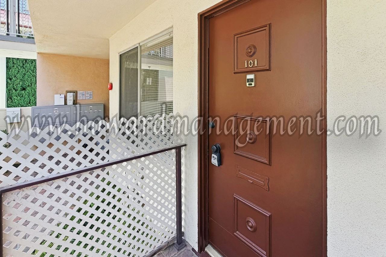 1560 Saltair - Photo 4 of 22