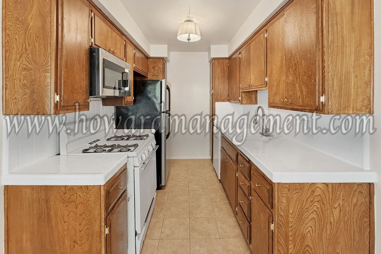 1560 Saltair - Photo 6 of 22