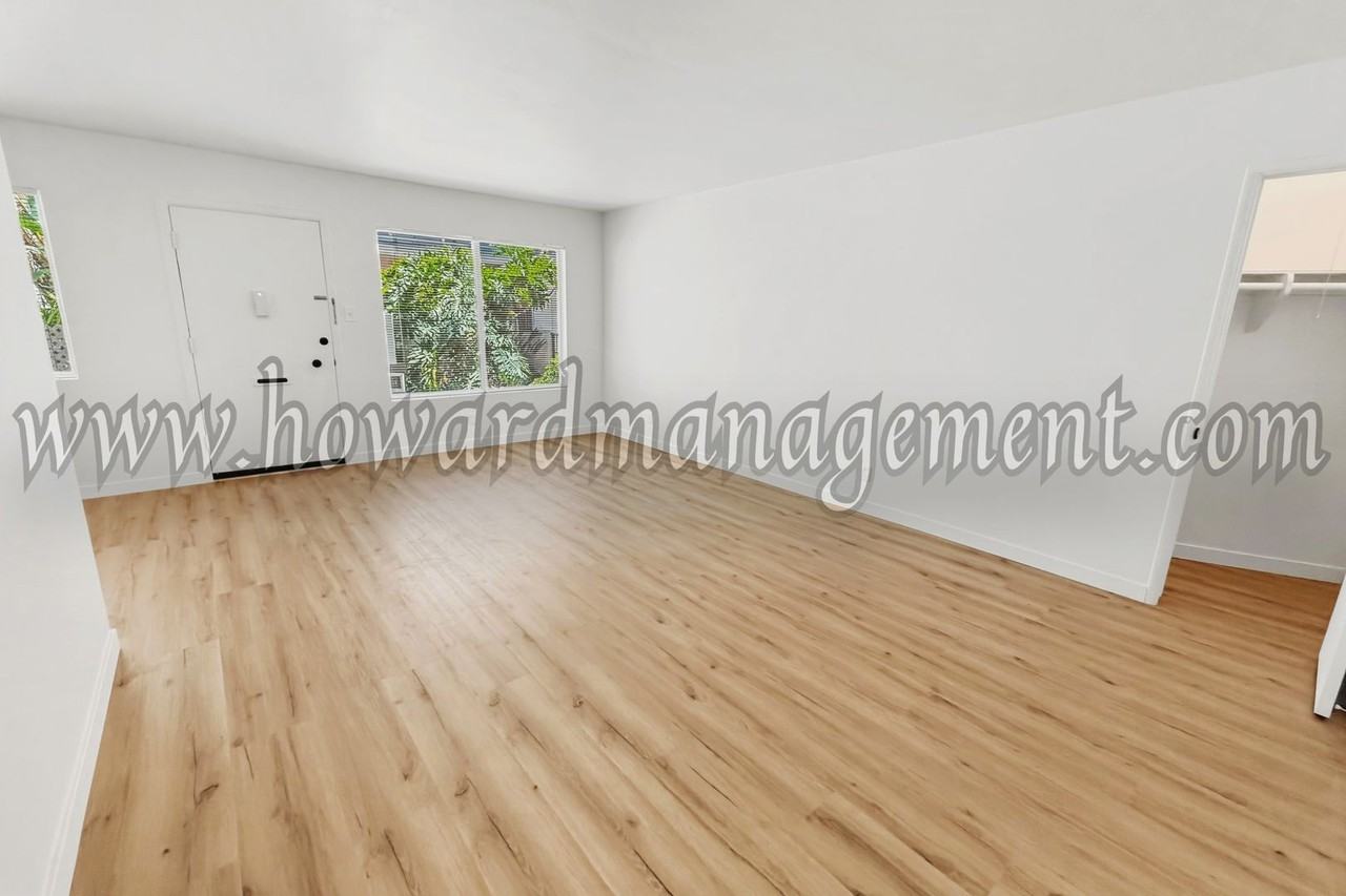 1560 Saltair - Photo 7 of 22
