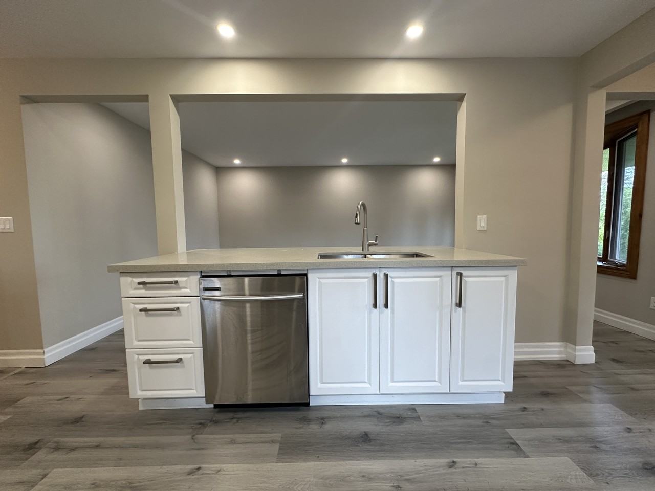 368 Fairlawn St - Photo 5 of 28