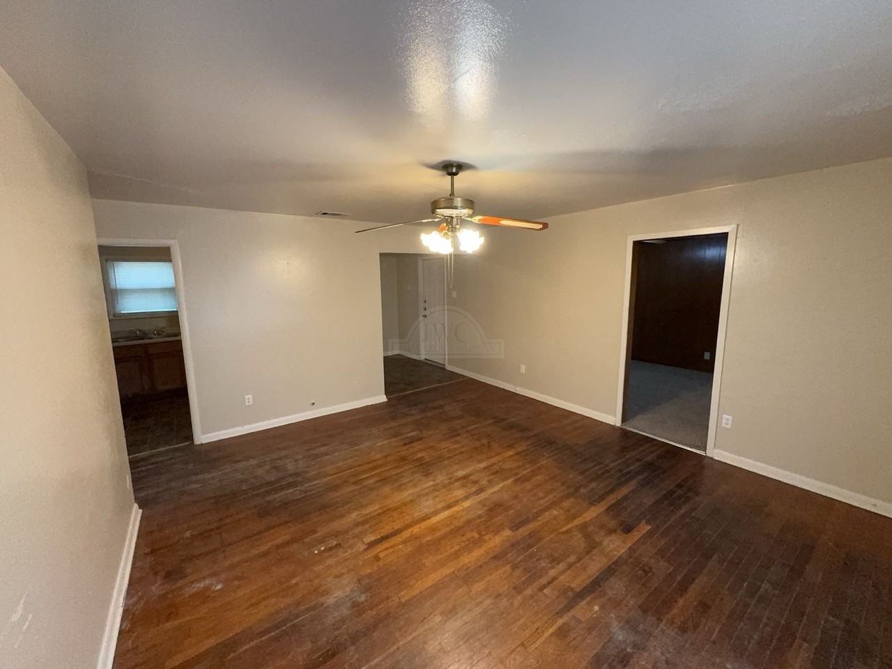 408 Allen St - Photo 4 of 18