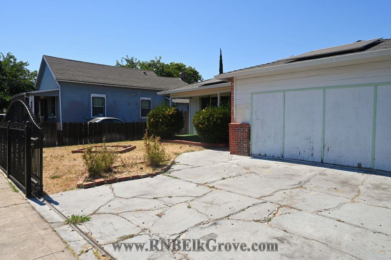 2271 E Church St - Photo 3 of 28
