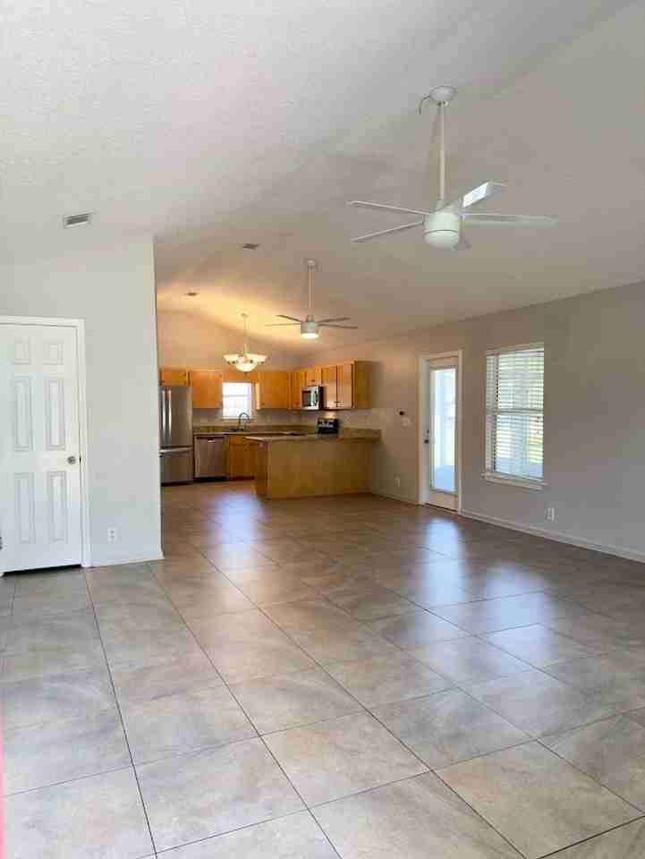 115 Lake Wisteria Ct - Photo 2 of 16