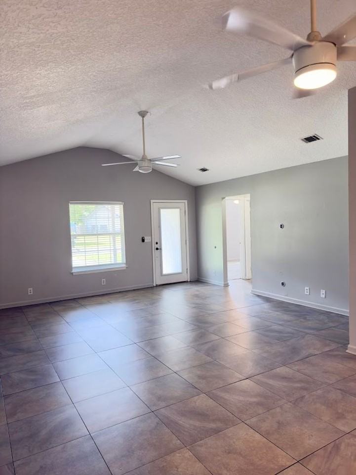 115 Lake Wisteria Ct - Photo 3 of 16