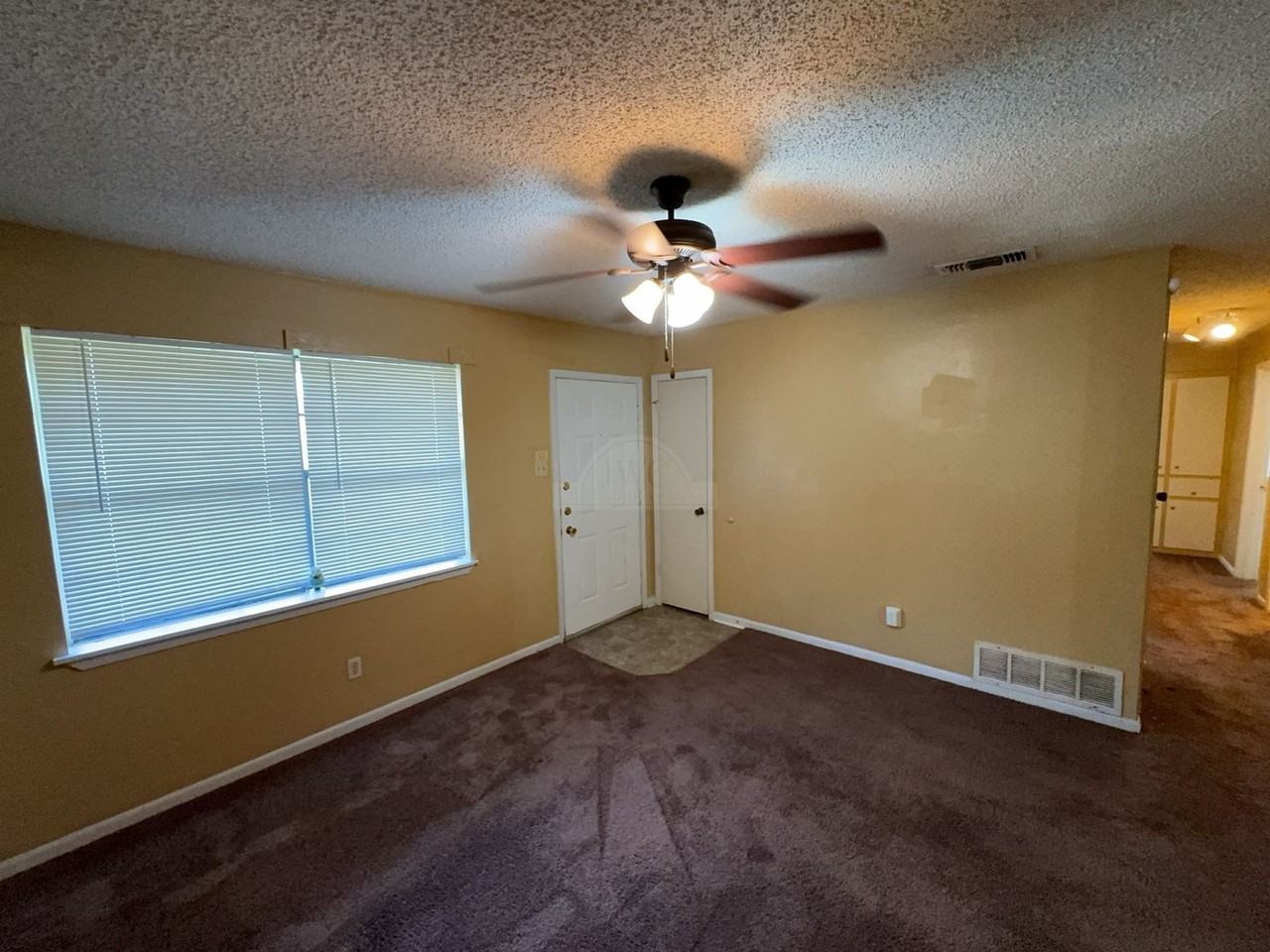 820 Michelle Dr - Photo 4 of 16