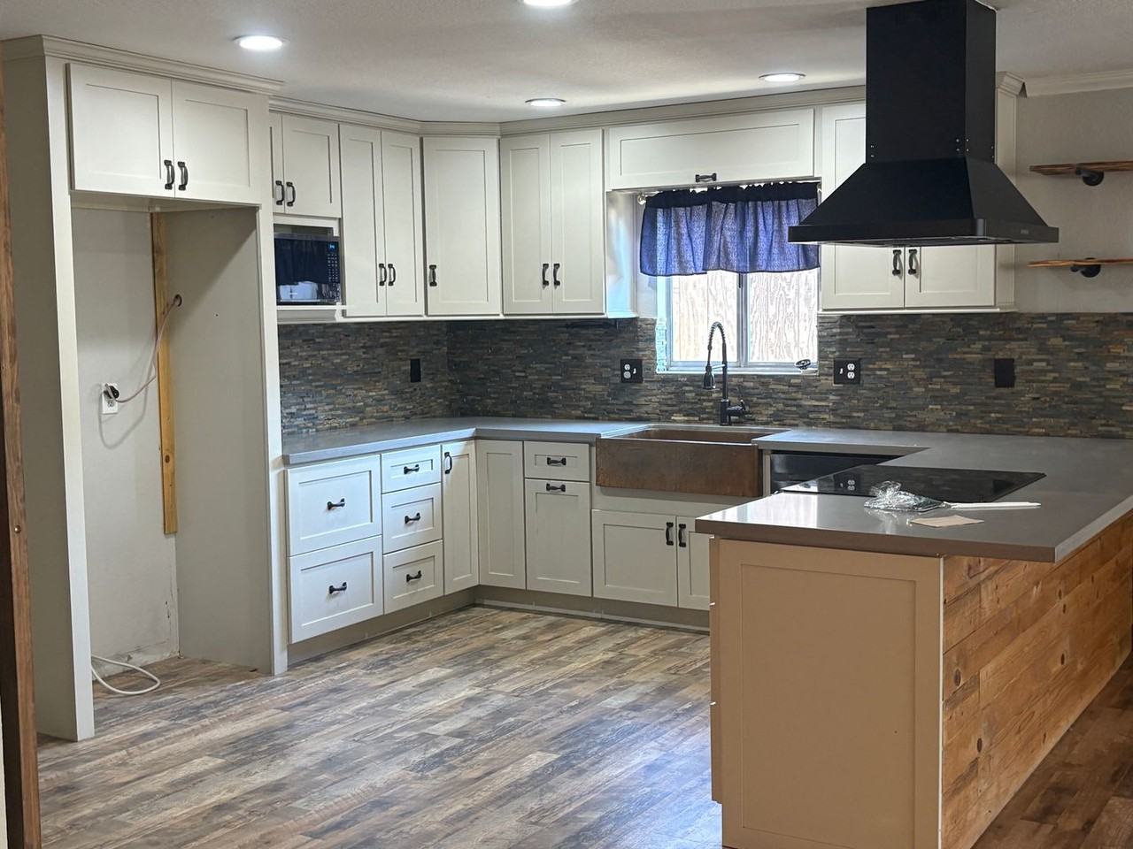 8139 Winfield Dr - Photo 3 of 11