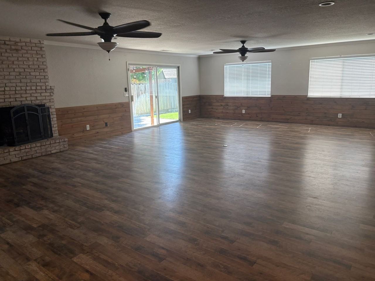 8139 Winfield Dr - Photo 4 of 11