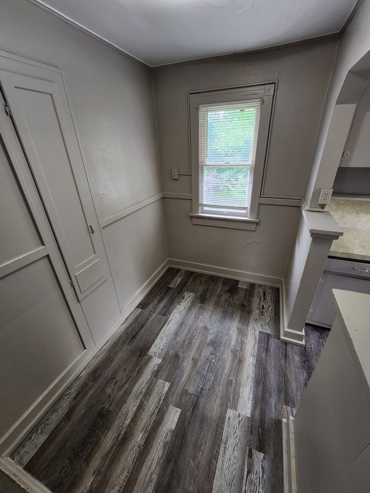 809 1/2 E 17th St - Photo 5 of 8