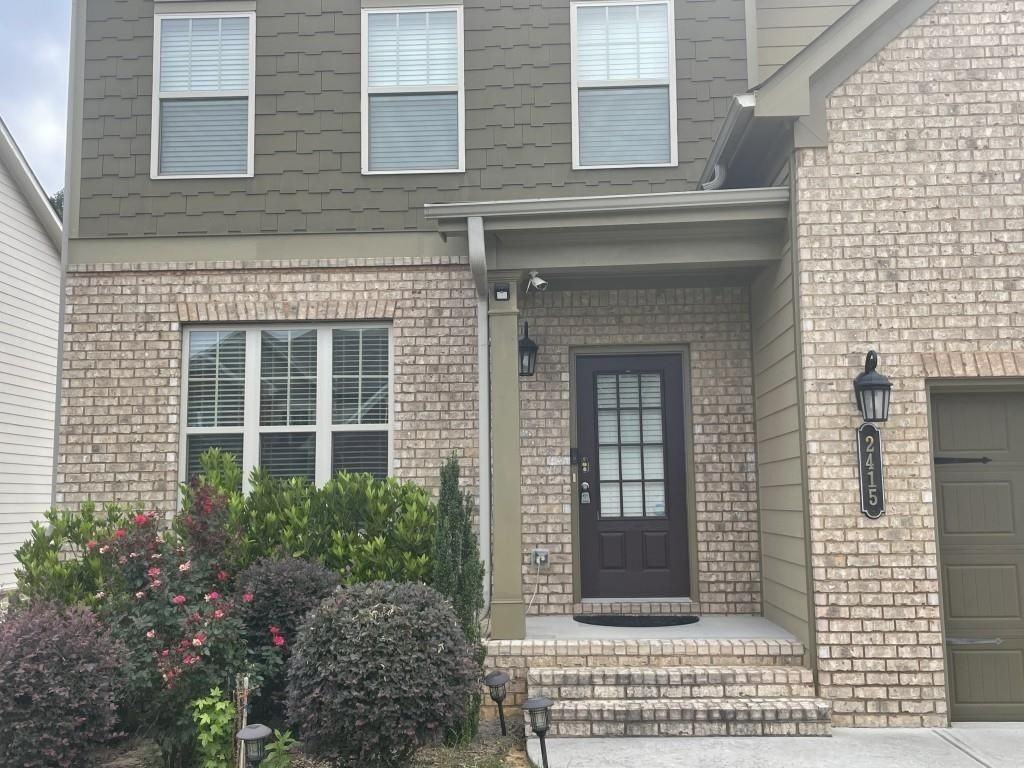 2415 Matlin Way - Photo 2 of 33