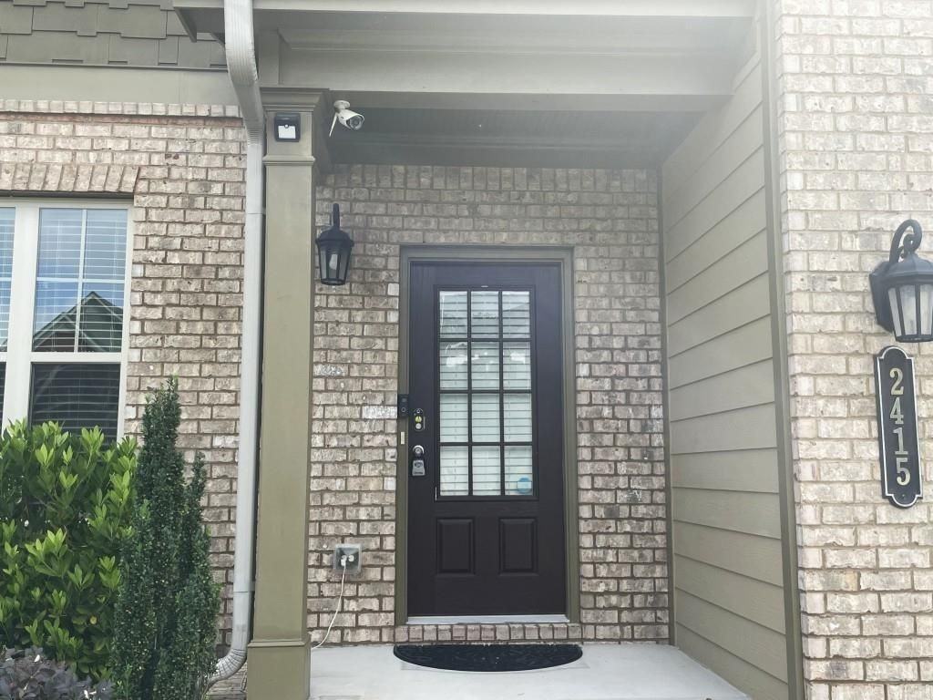 2415 Matlin Way - Photo 3 of 33