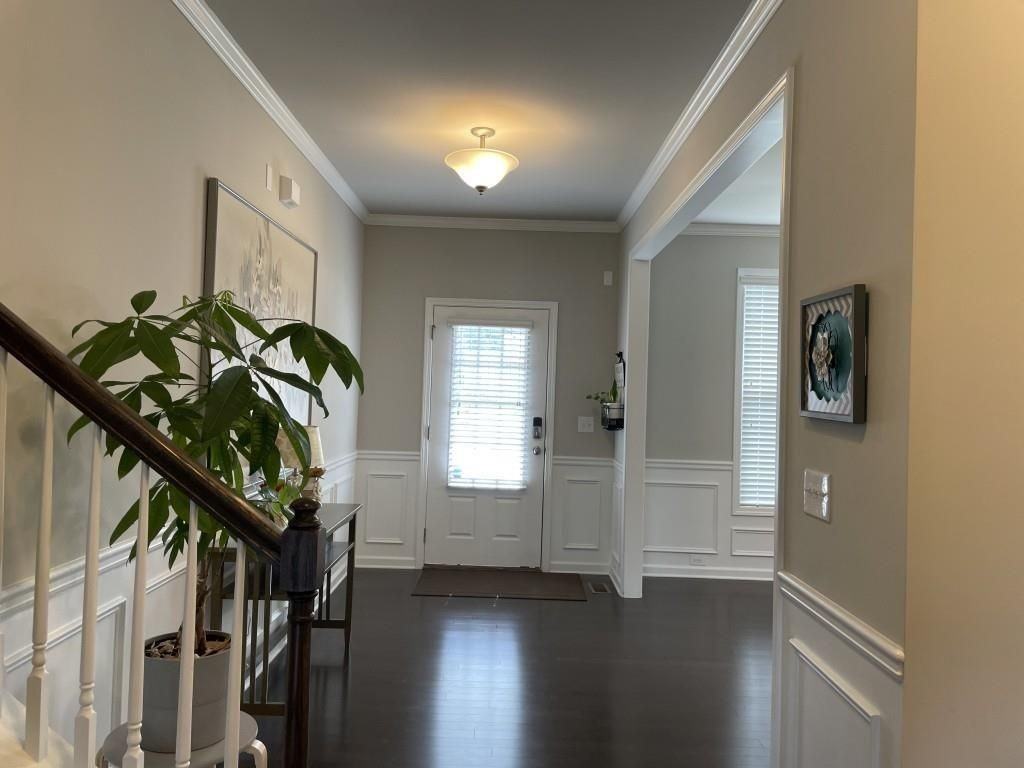 2415 Matlin Way - Photo 4 of 33