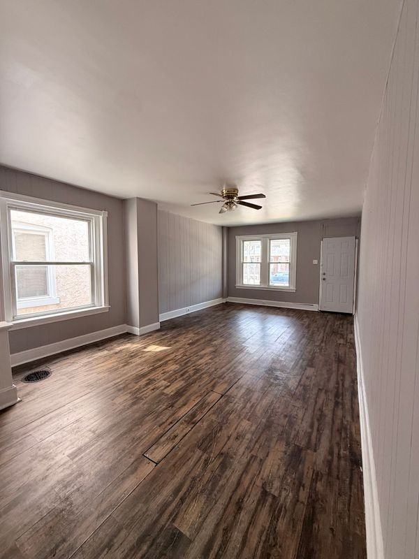 2832 W 6th St - Photo 2 of 9