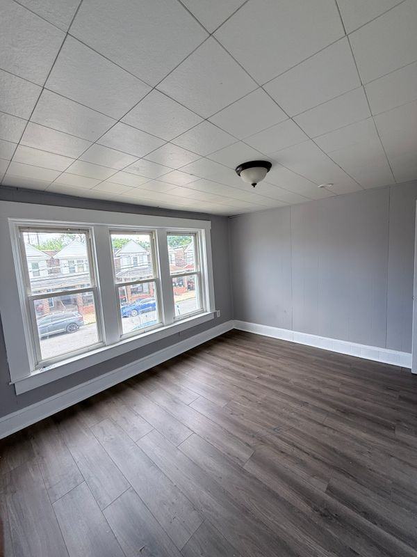 2832 W 6th St - Photo 5 of 9