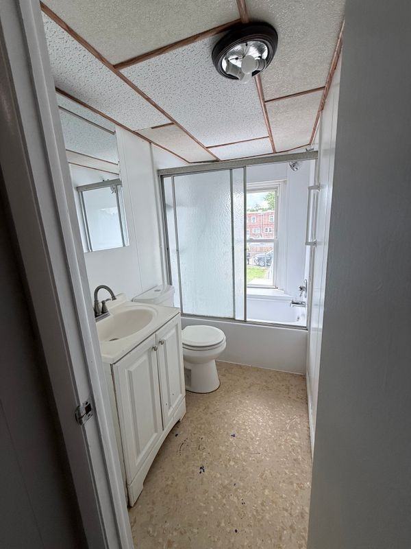 2832 W 6th St - Photo 6 of 9