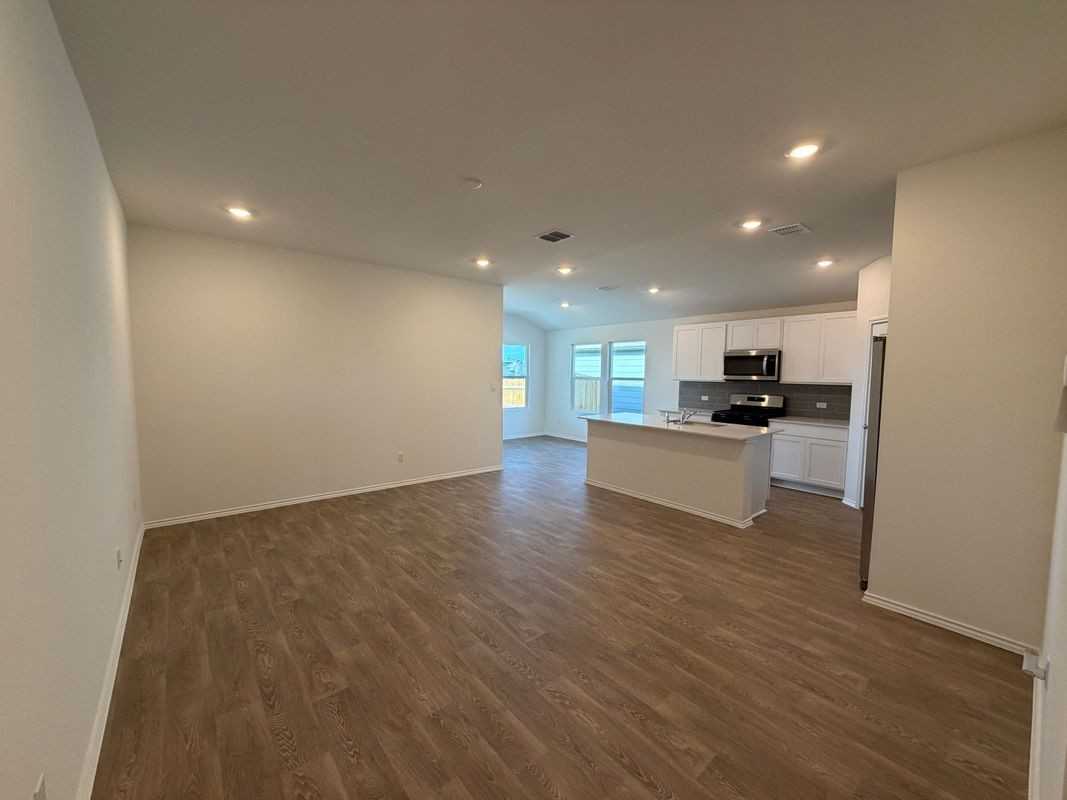 350 San Juan Trl - Photo 2 of 11