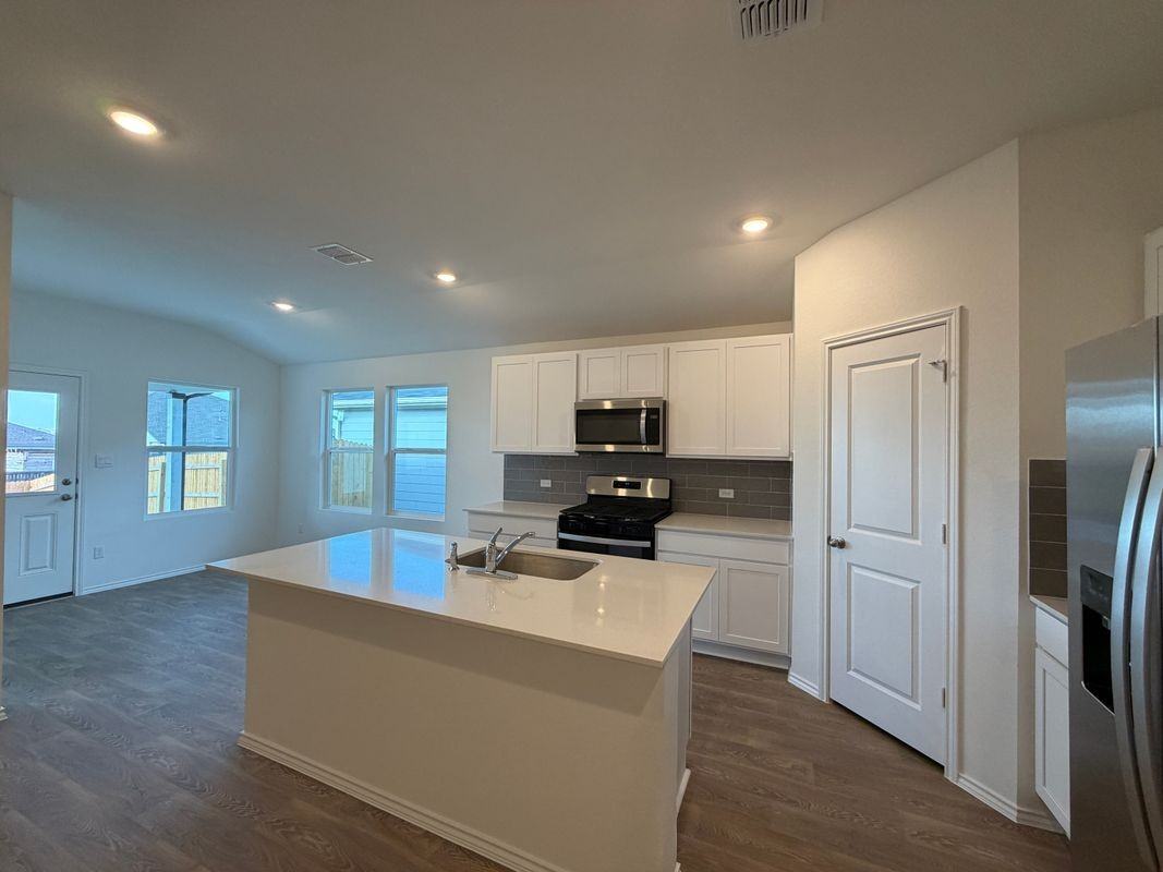350 San Juan Trl - Photo 3 of 11