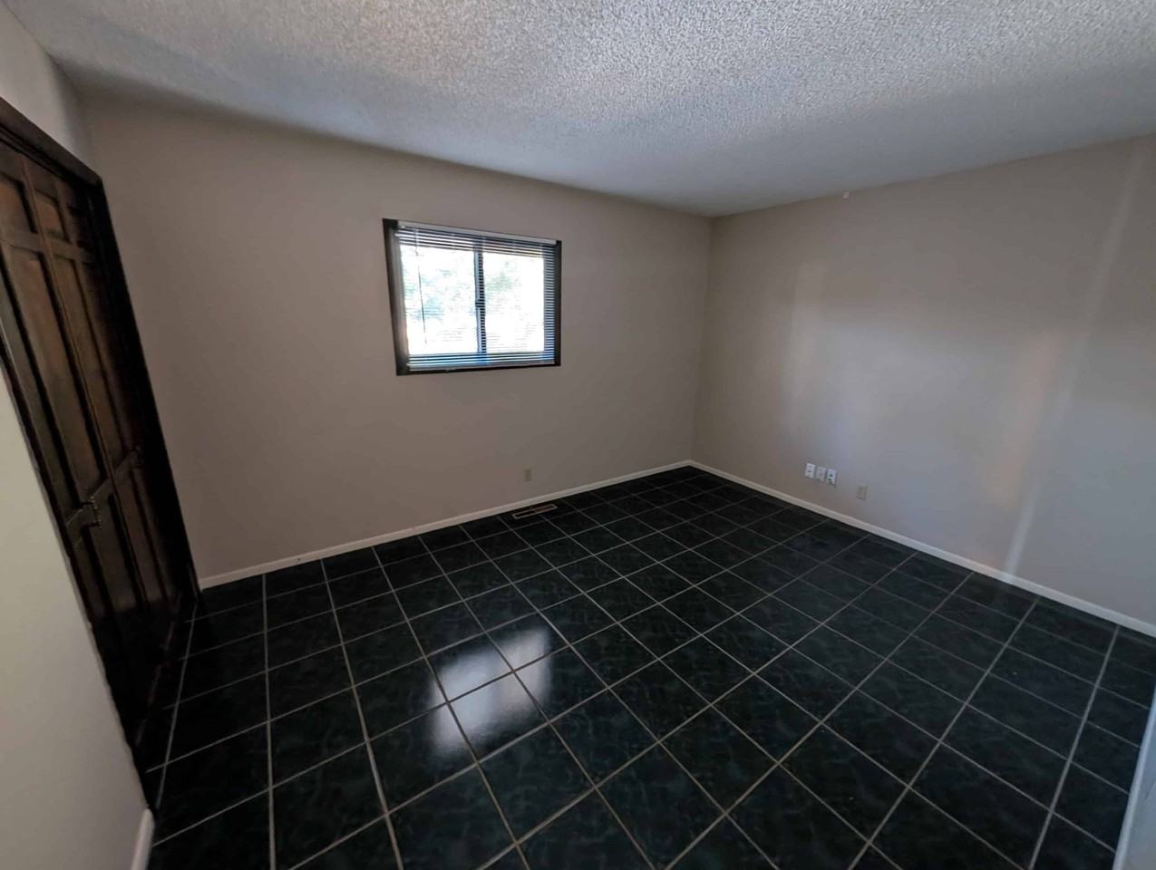1015 Edge Hill Dr - Photo 2 of 25