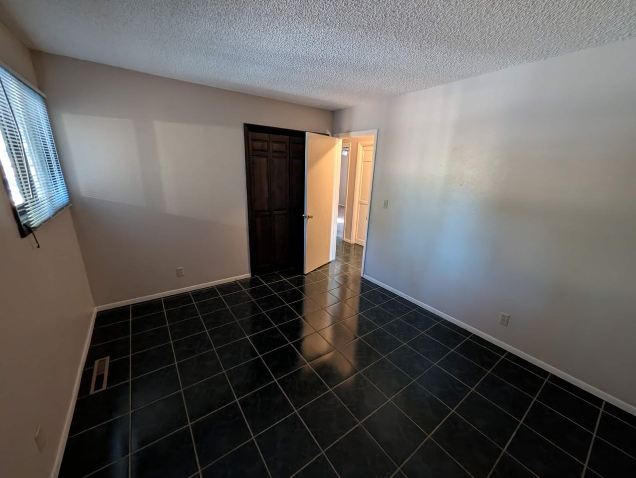1015 Edge Hill Dr - Photo 5 of 25