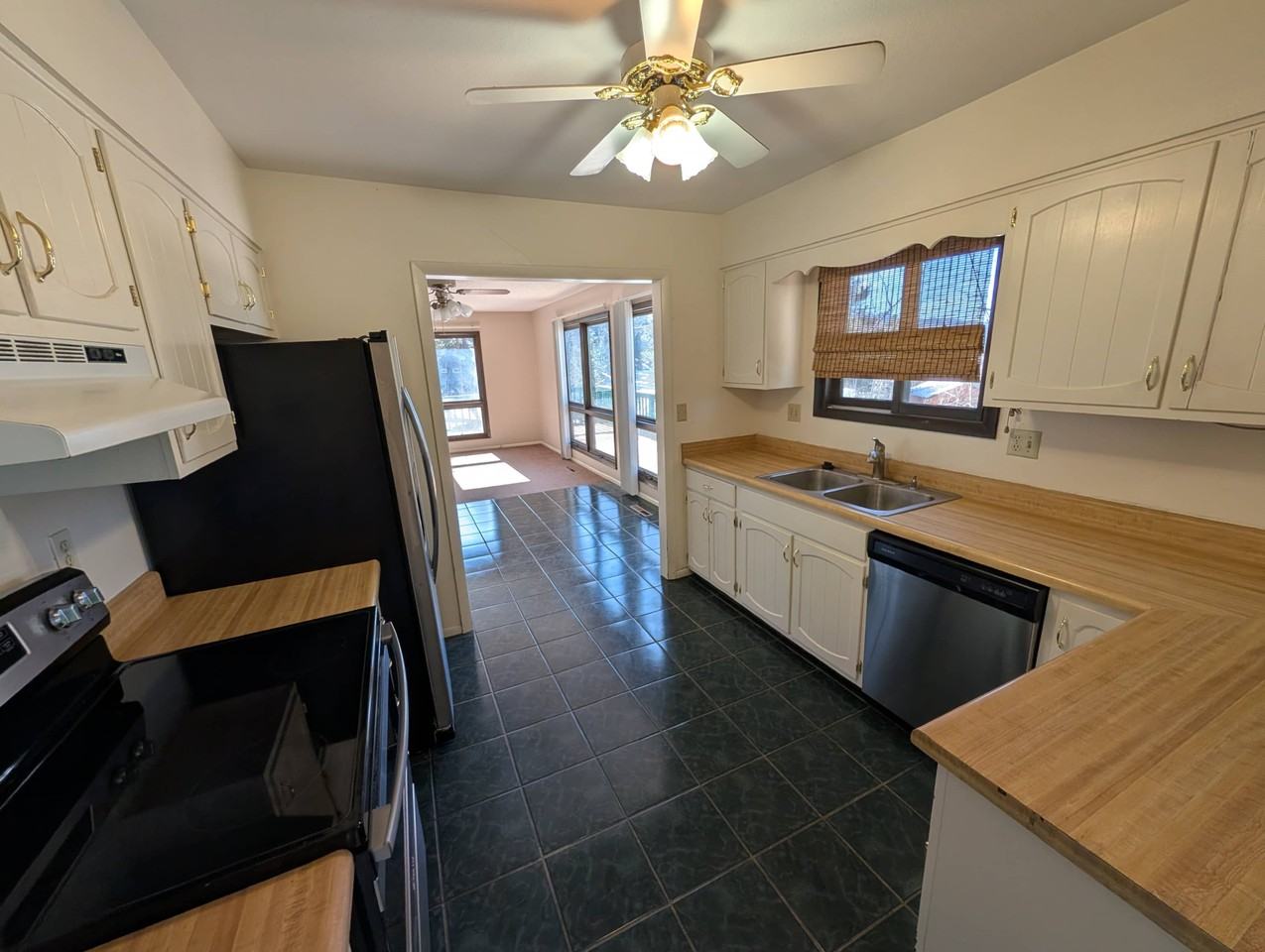 1015 Edge Hill Dr - Photo 6 of 25