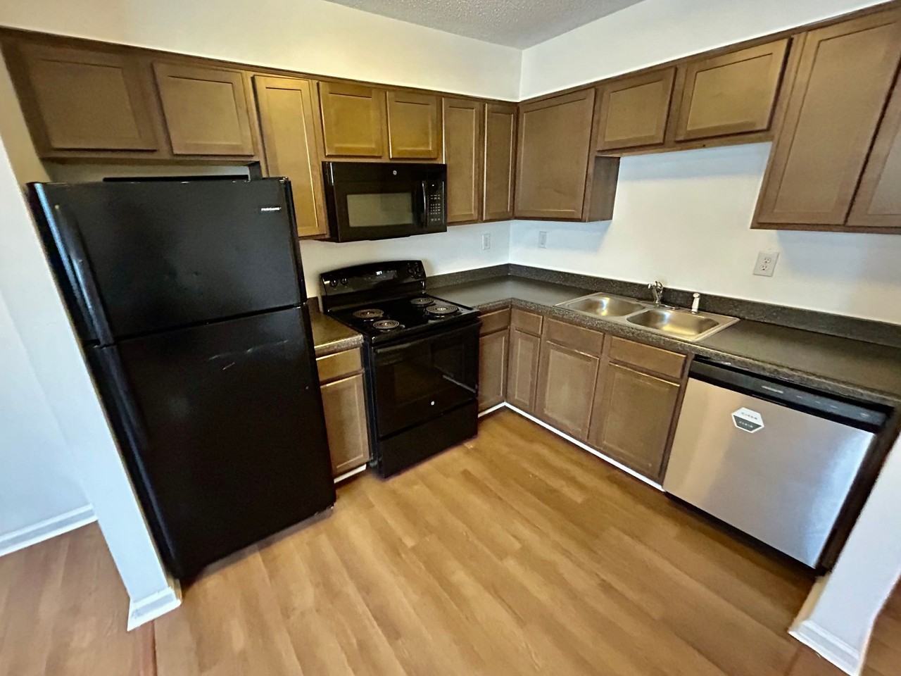 200 N. Hill-N-Dale St. - Photo 3 of 30