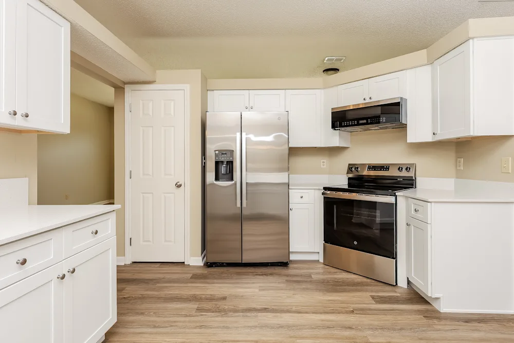 11837 Lake Fern Dr #NA - Photo 3 of 11