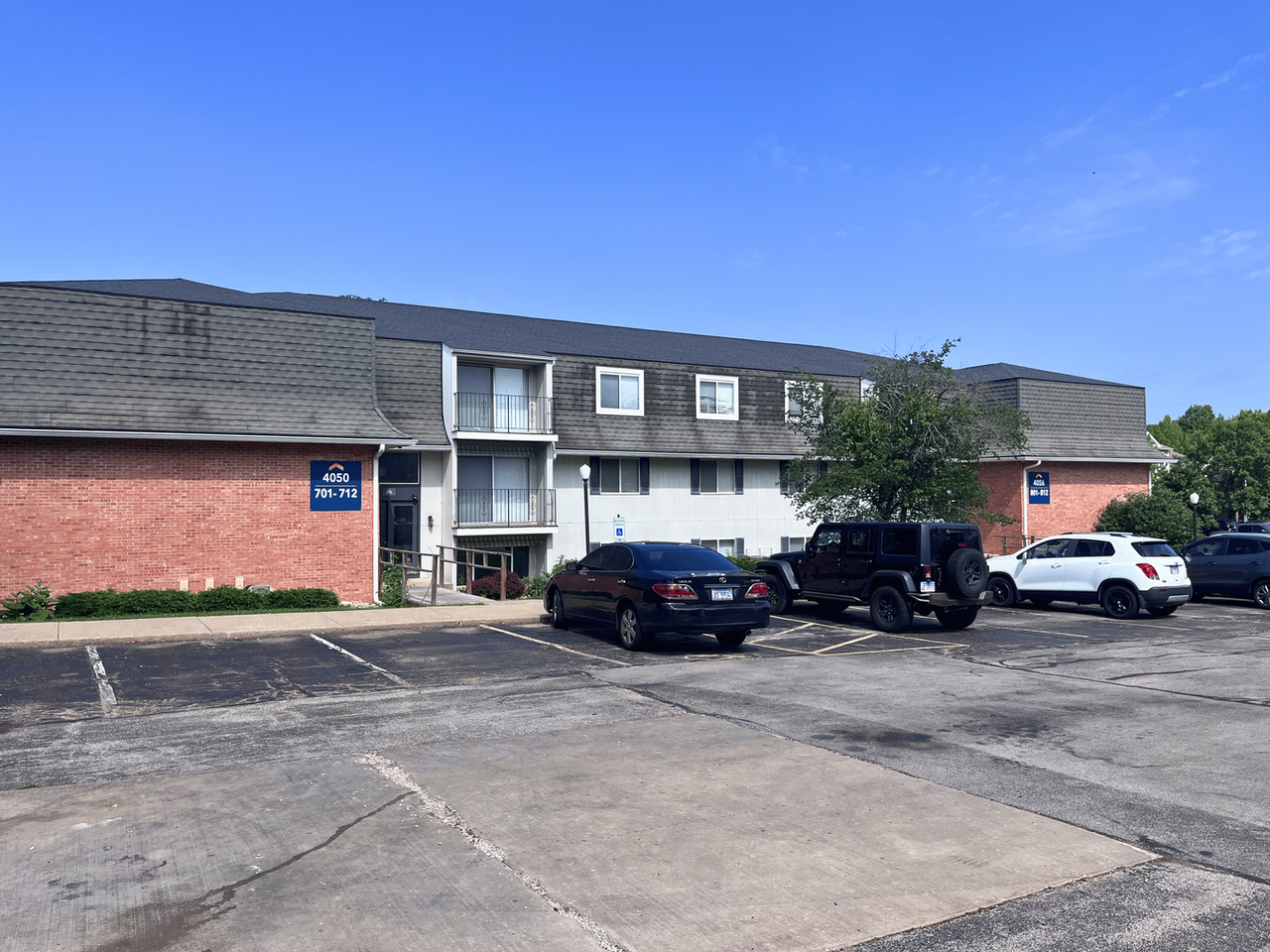 Hollow Hills Apartments - Photo 6 of 50