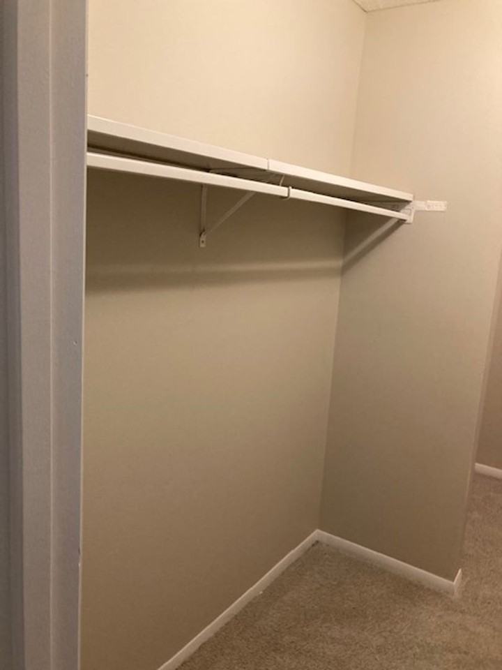 Hollow Hills Apartments - Photo 7 of 50