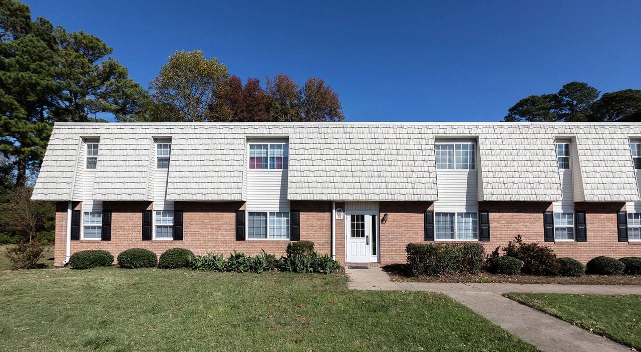 Newport Lake Apartments - Photo 4 of 28