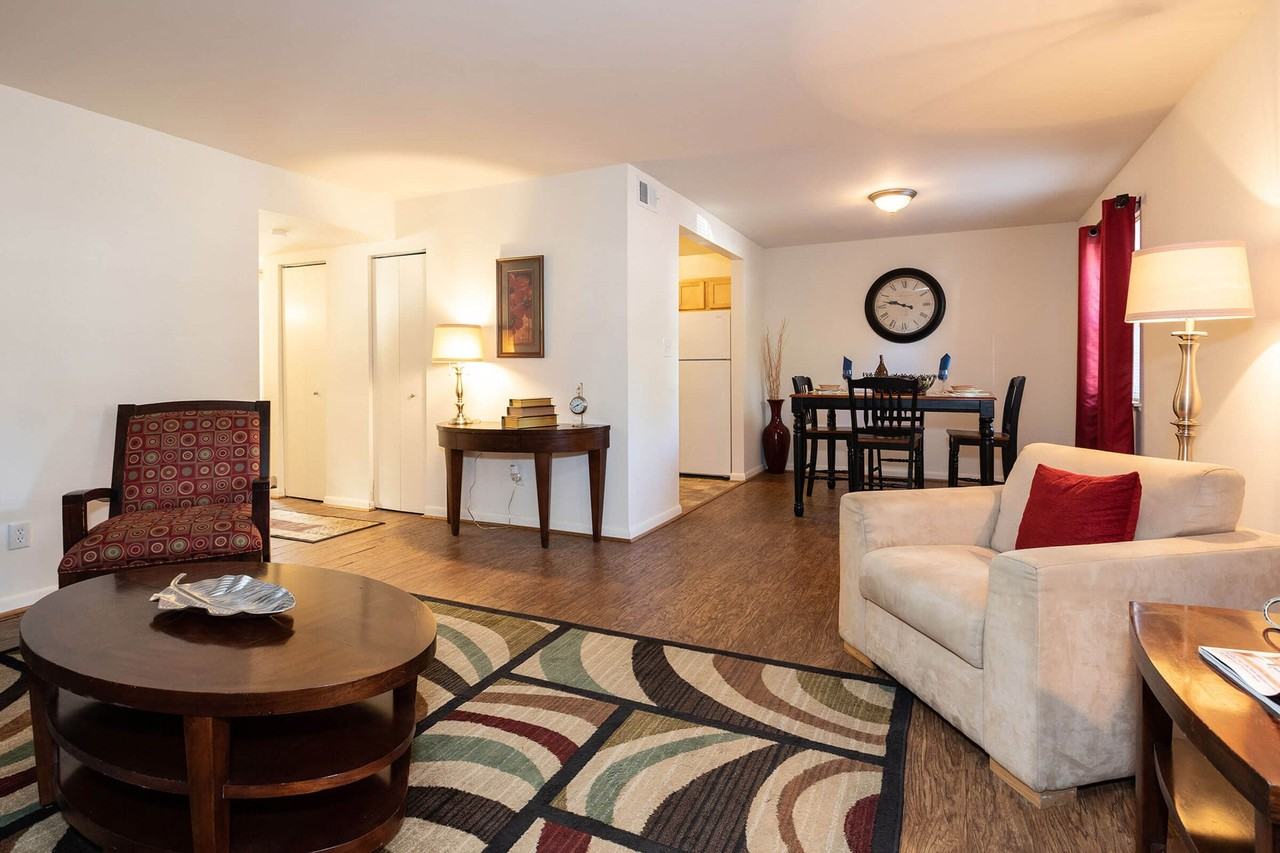 Newport Lake Apartments - Photo 5 of 28