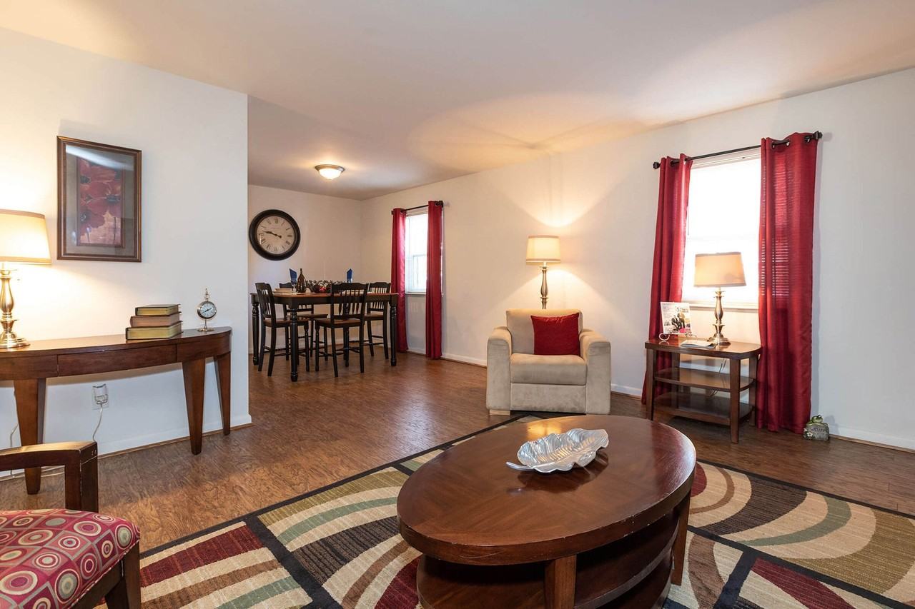 Newport Lake Apartments - Photo 7 of 28