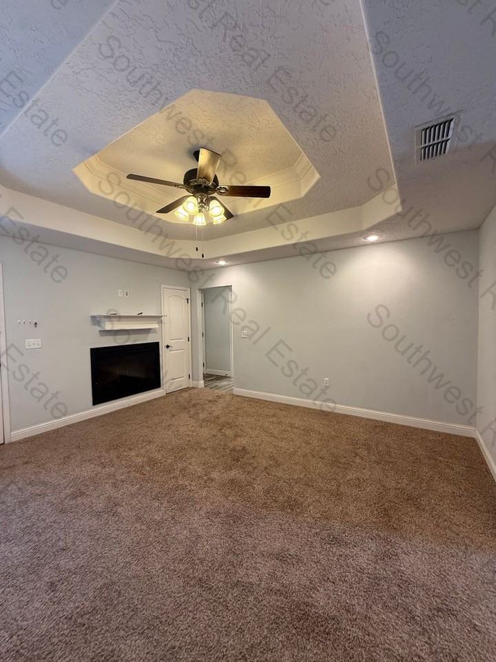 2111 Mockingbird Ln - Photo 4 of 13