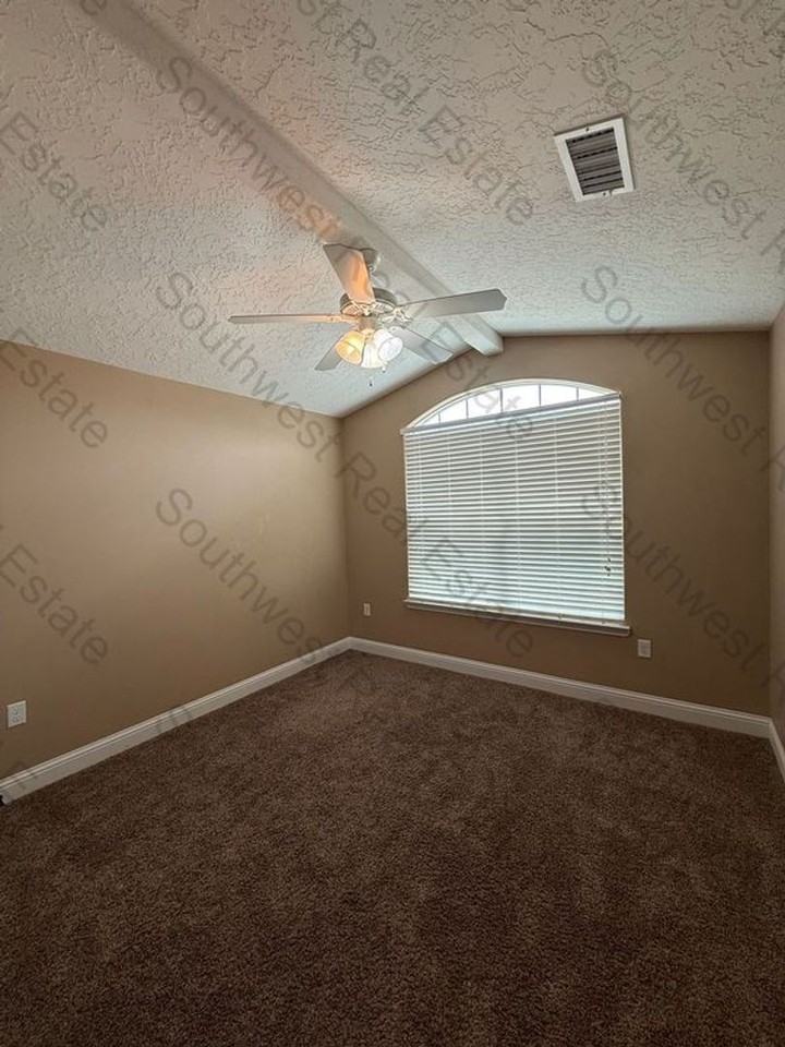 2111 Mockingbird Ln - Photo 7 of 13