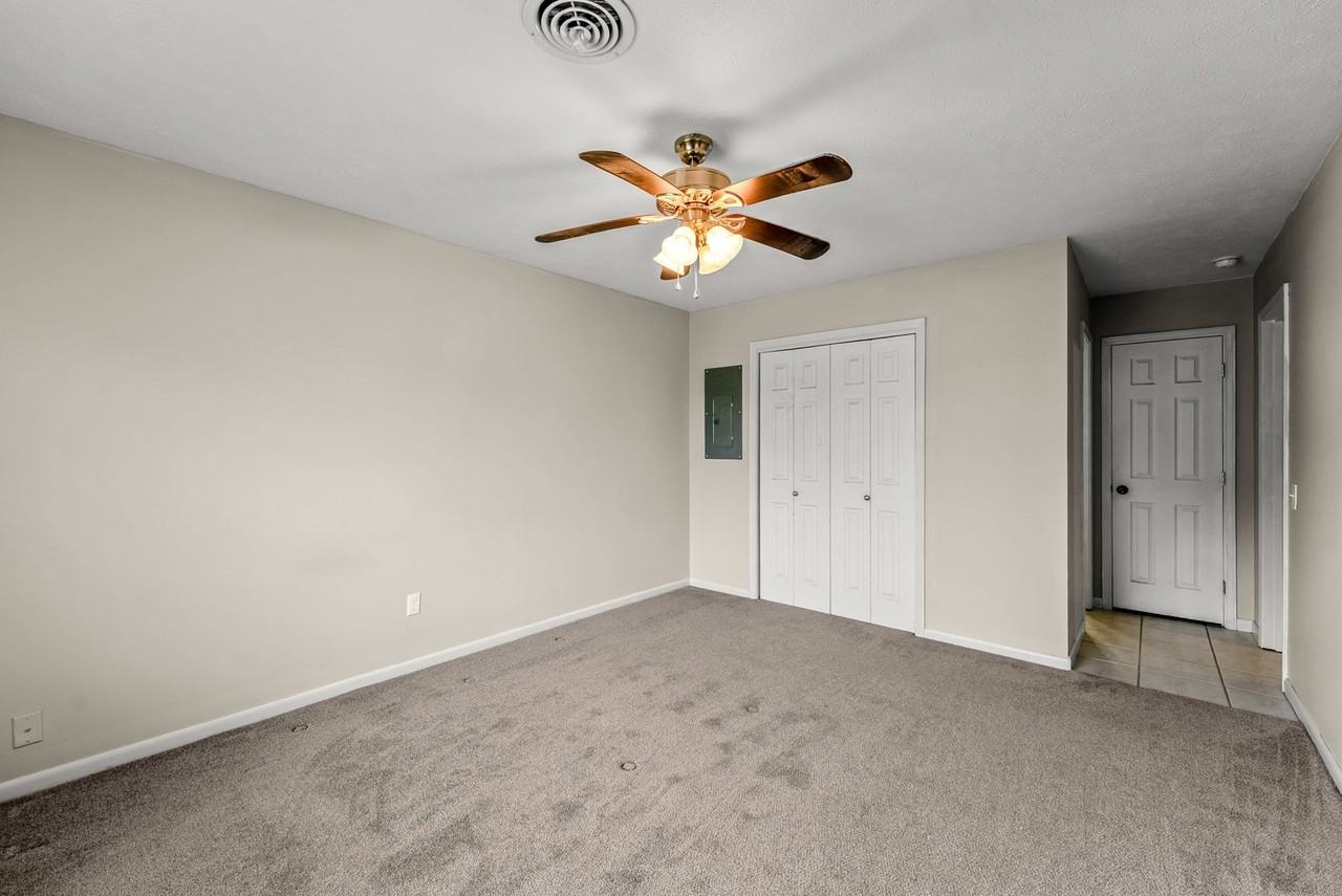 2213 Vine St - Photo 3 of 8