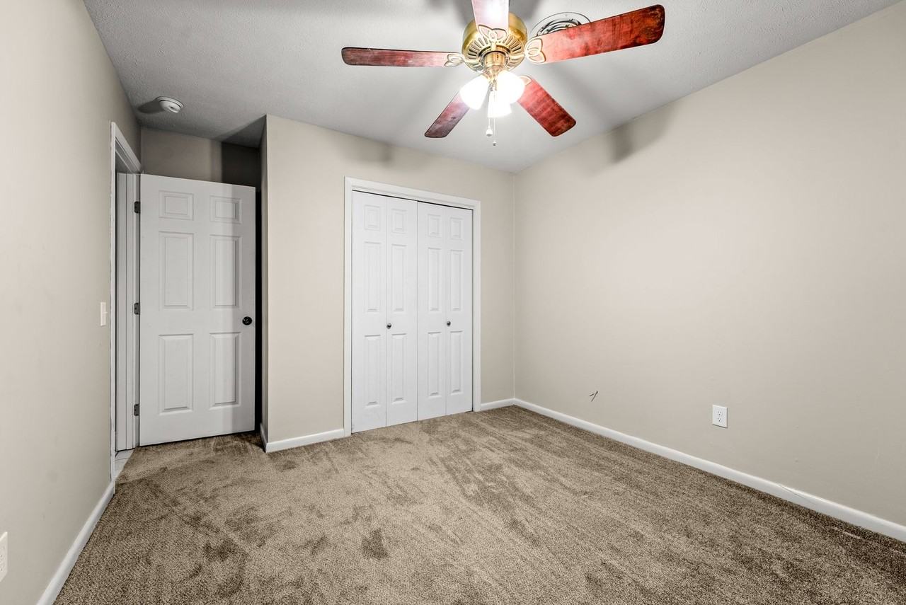 2213 Vine St - Photo 5 of 8