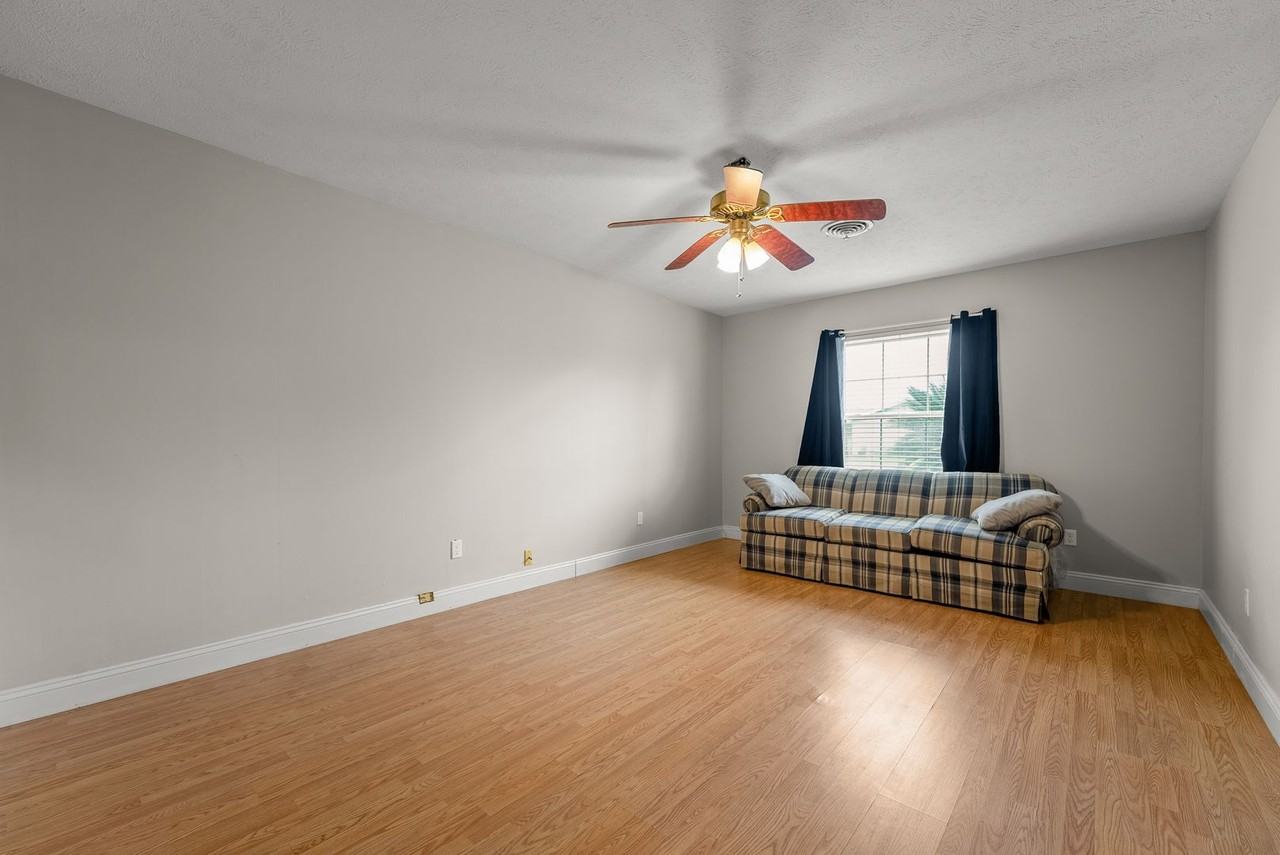 2213 Vine St - Photo 7 of 8