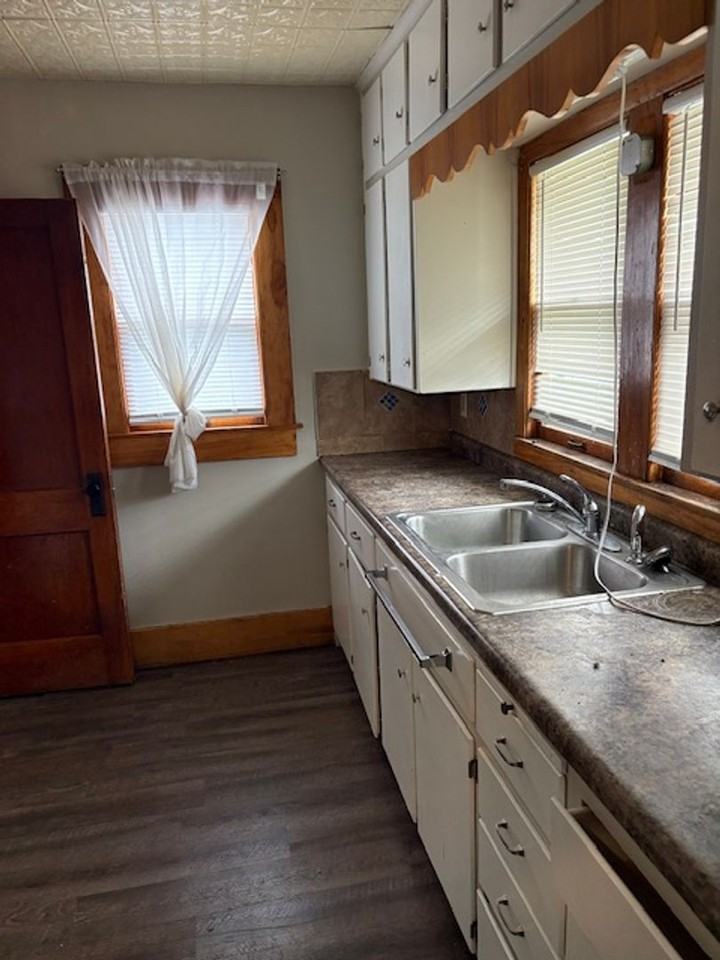 608 W 9th St - Photo 4 of 9