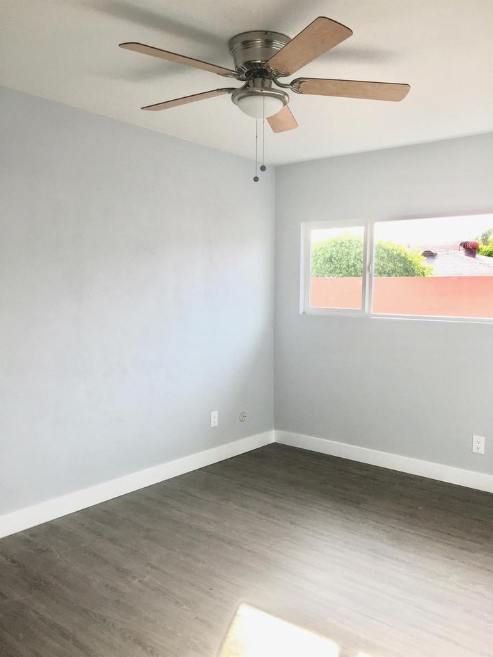 807 Date St Apt A - Photo 7 of 10