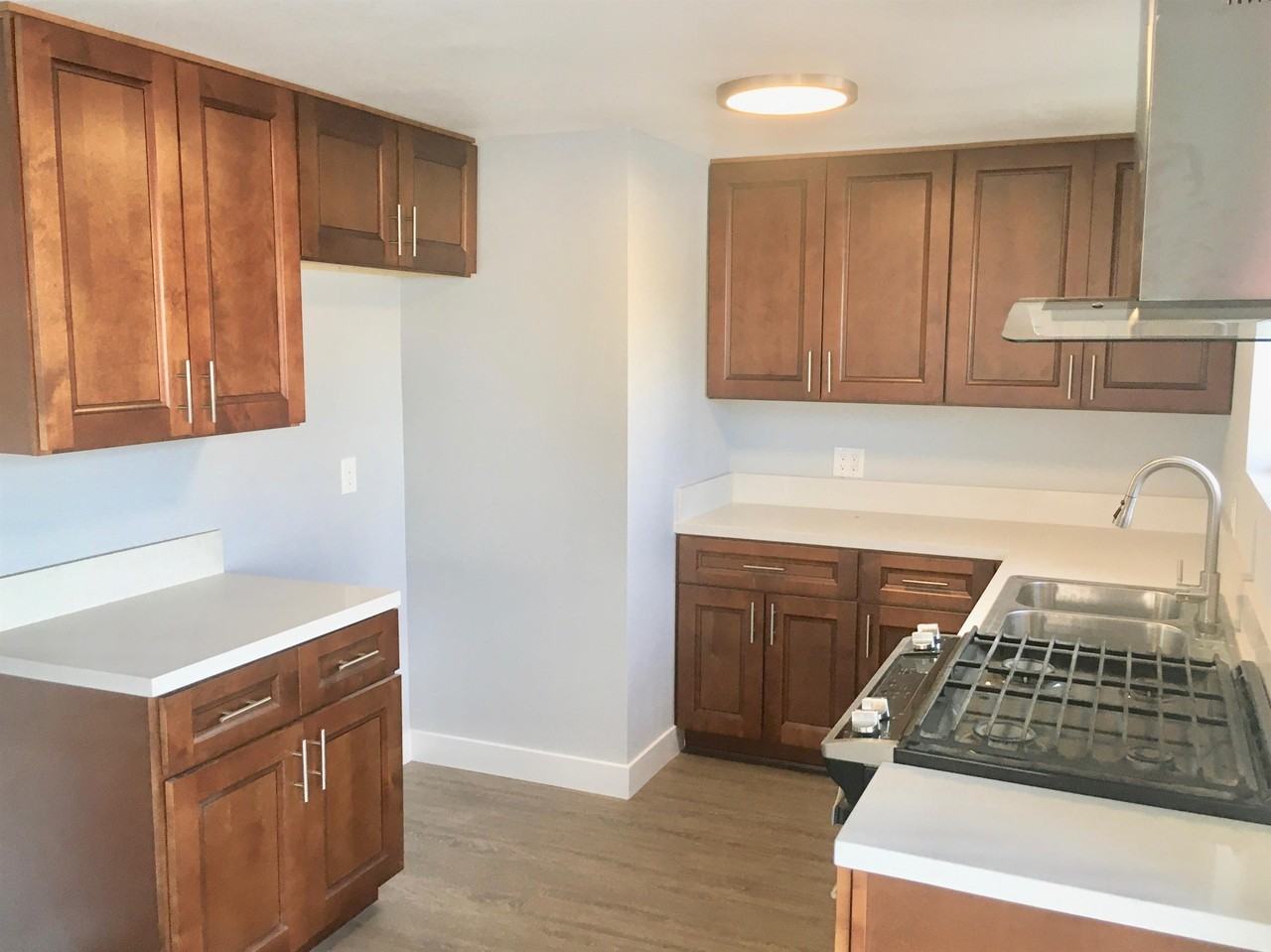 807 Date St Apt A - Photo 6 of 10