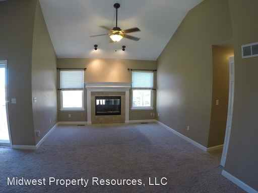 609 SE Cumberland Dr - Photo 3 of 21