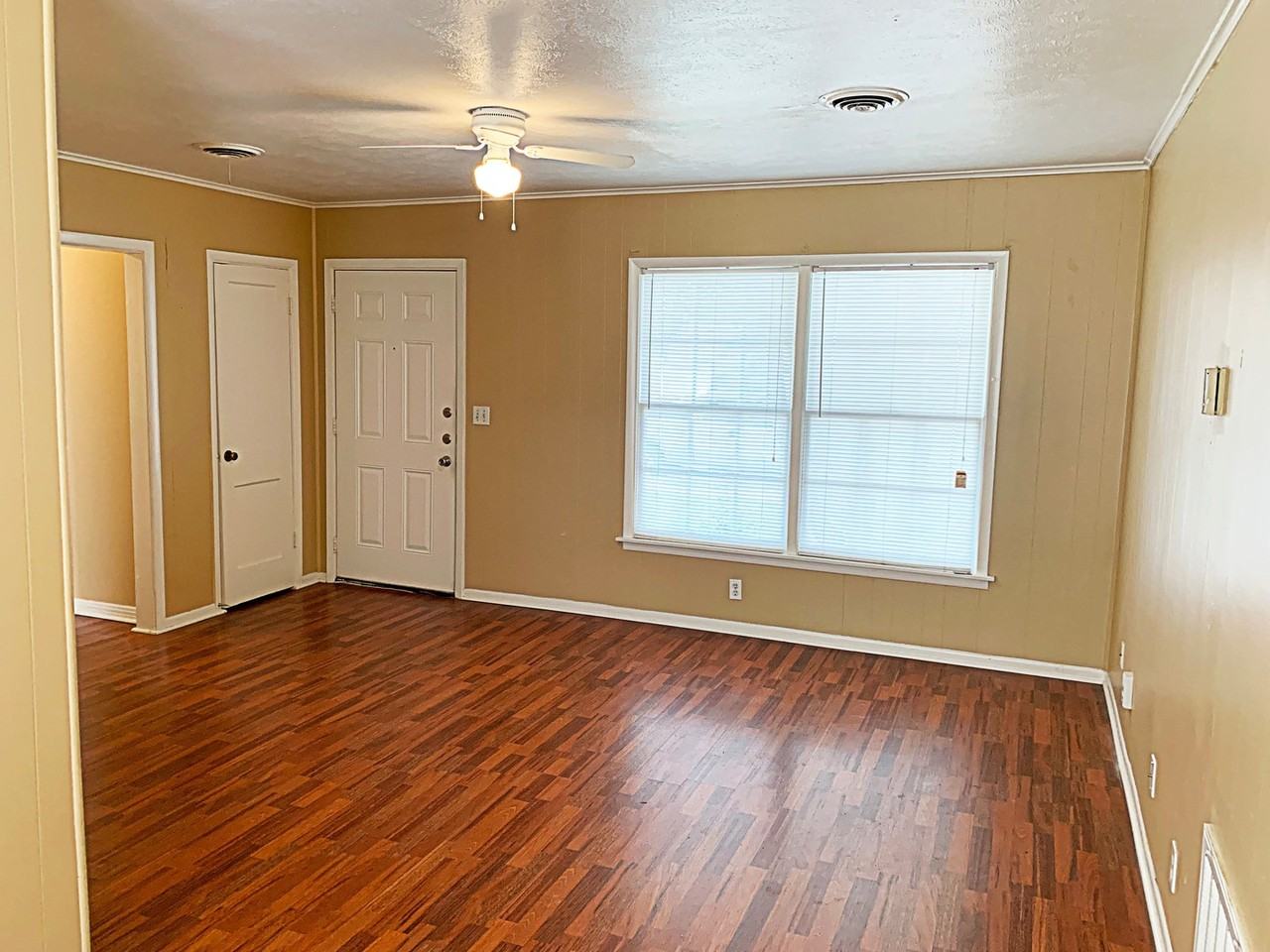 5017 Fairfax St - Photo 3 of 10