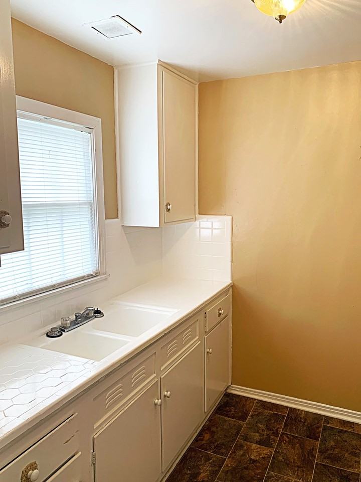 5017 Fairfax St - Photo 5 of 10