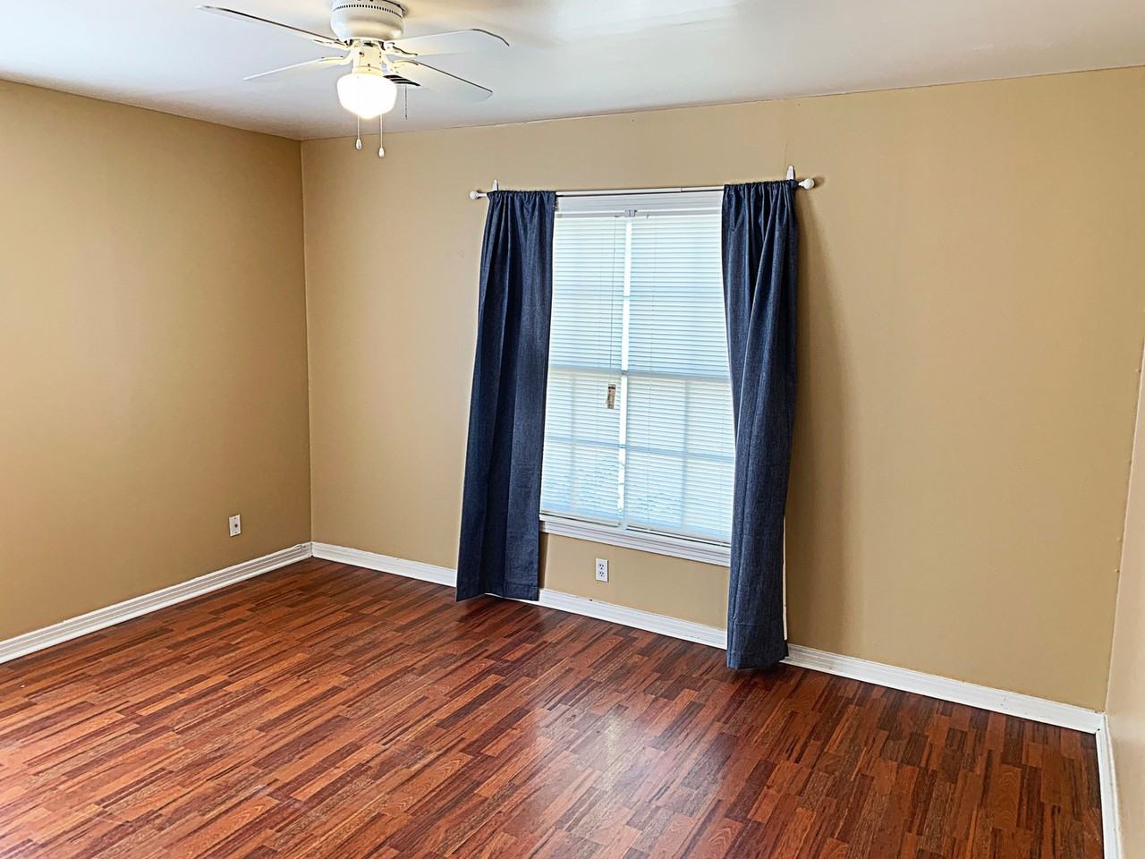 5017 Fairfax St - Photo 6 of 10