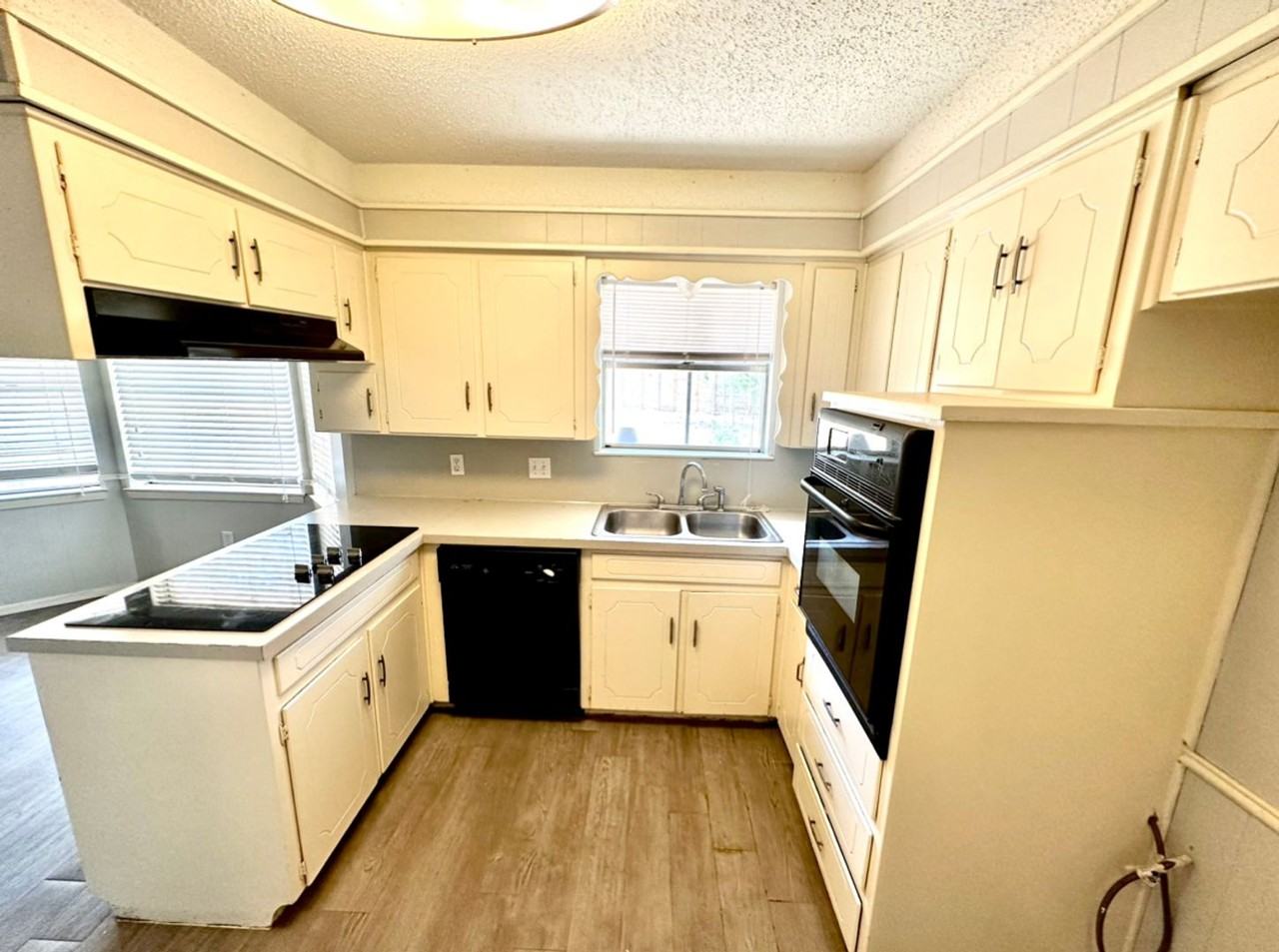 1114 Johnson St - Photo 5 of 13